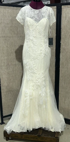 Vera Wang WHITE Sz 10 Illusion Lace Wedding Dress Floral Detail Back Slit Ivory.