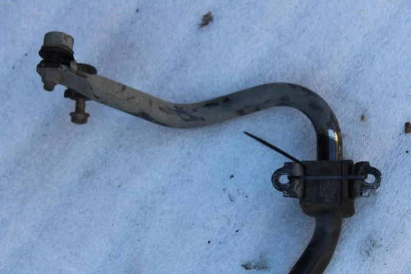 Barra estabilizadora trasera Lexus SC400 1996 Foto 4 de 4