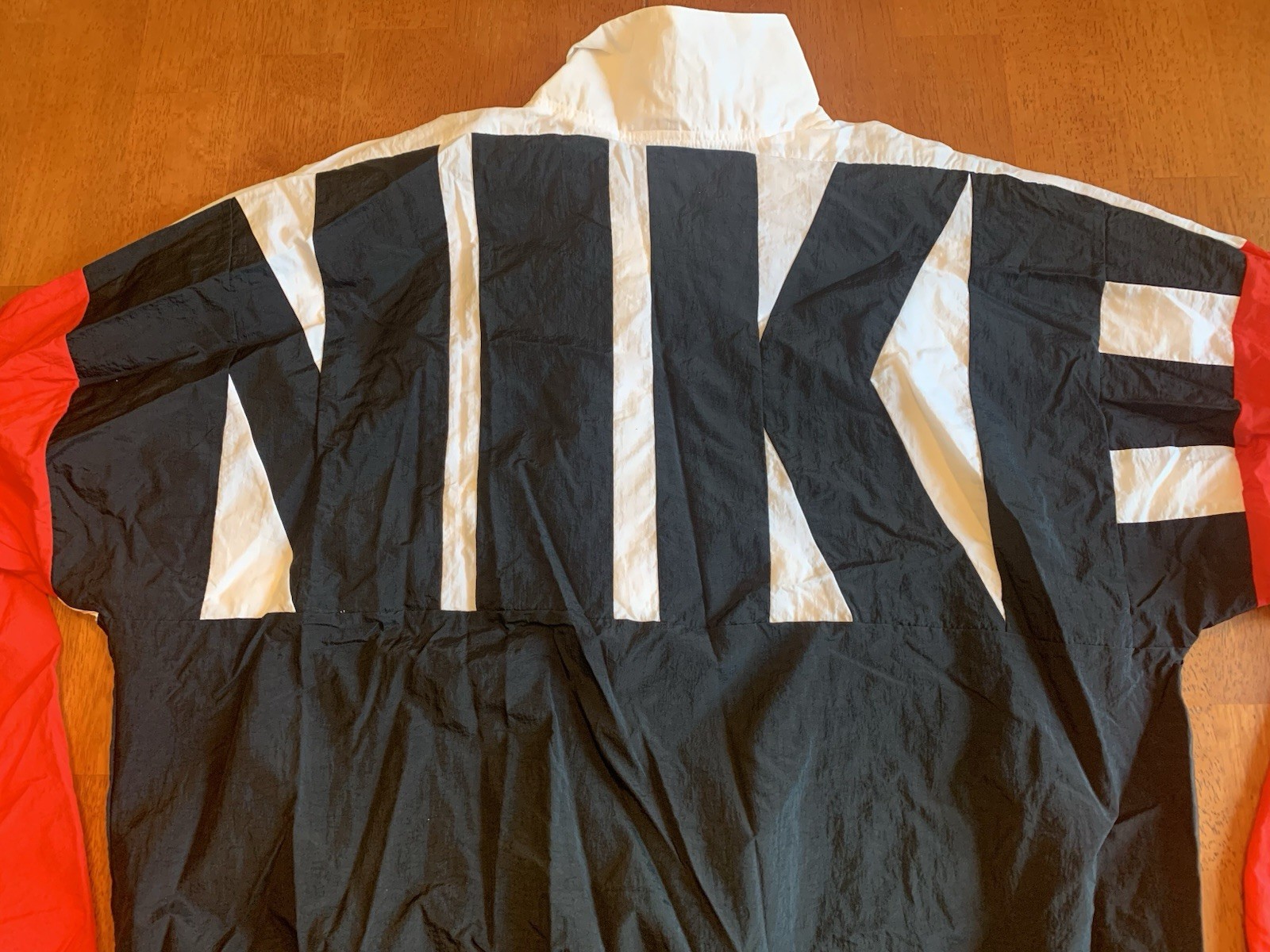 SACAI X NIKE Nike Giacca a Vento Uomo Taglia Large ~ Logo Posteriore Rosso Bianco e Nero