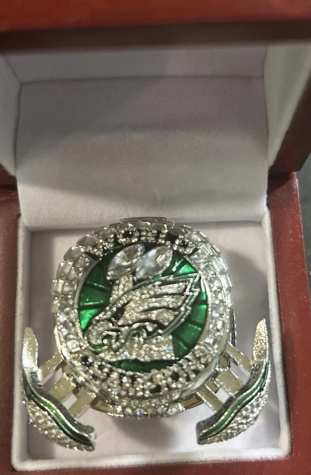 Philadelphia Eagles Super Bowl Replica Ring With Expanding Wings And Display Box - Image 2 of 4