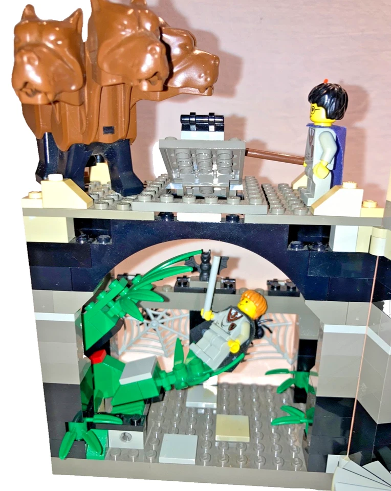 LEGO Harry Potter 4706 Forbidden Corridor, photo 3 of 5