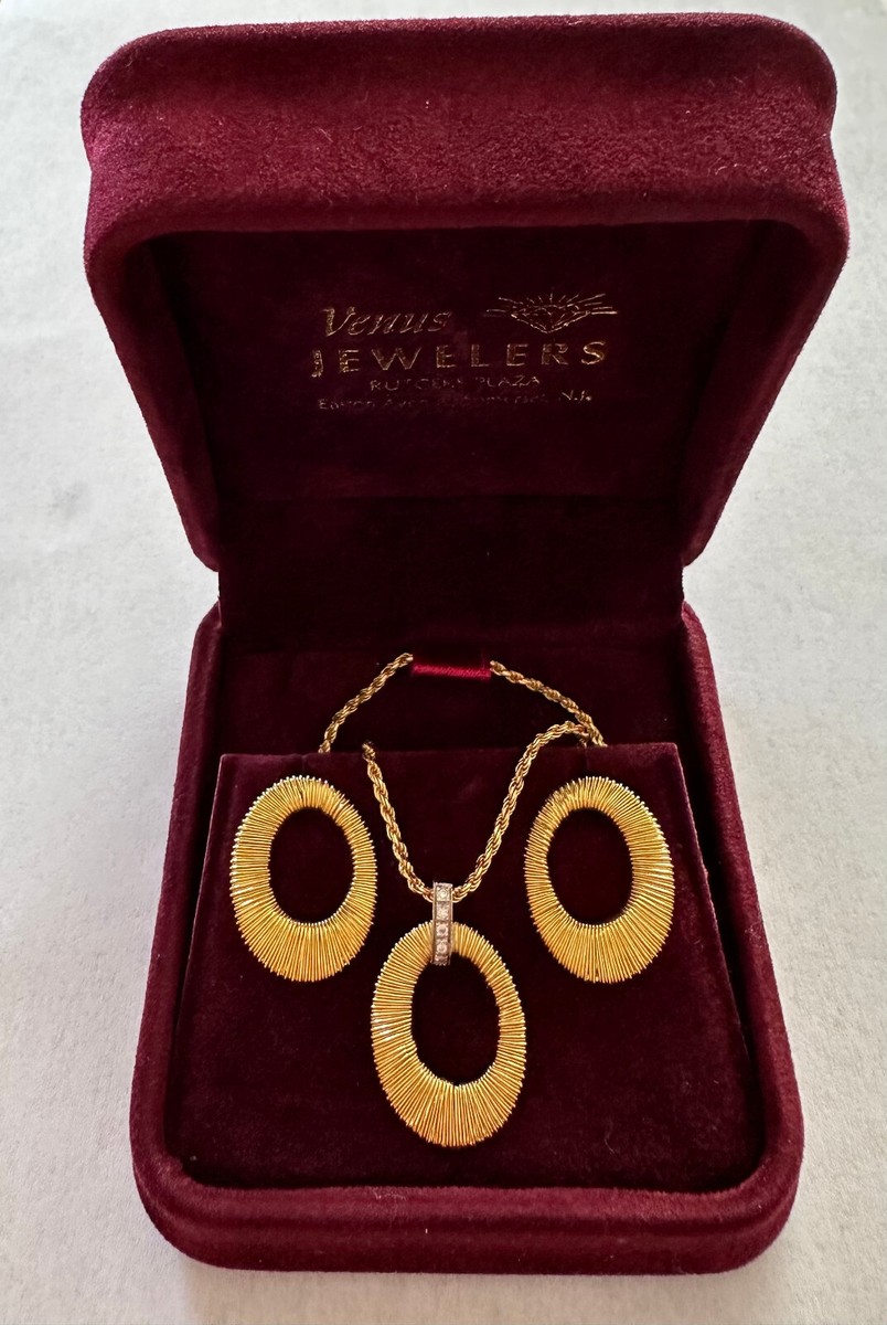 18K 750 YELLOW GOLD DIAMOND OVAL PENDANT EARRINGS WITH 14K 16