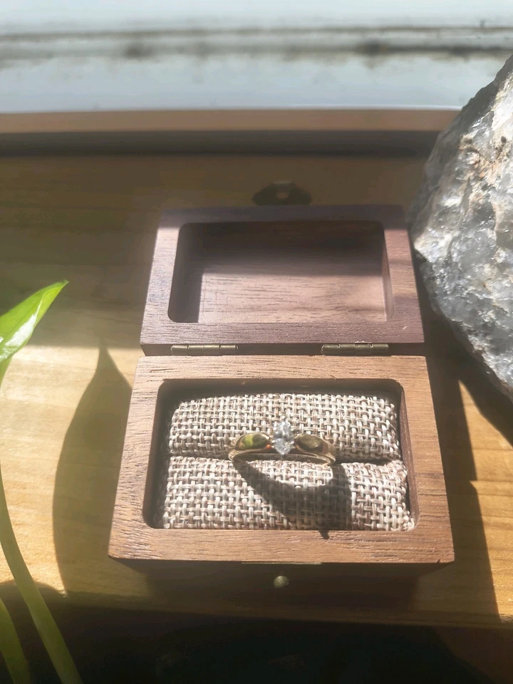 size 7 engagement ring 1/3 carrot genuine diamond. - Image 2 of 4