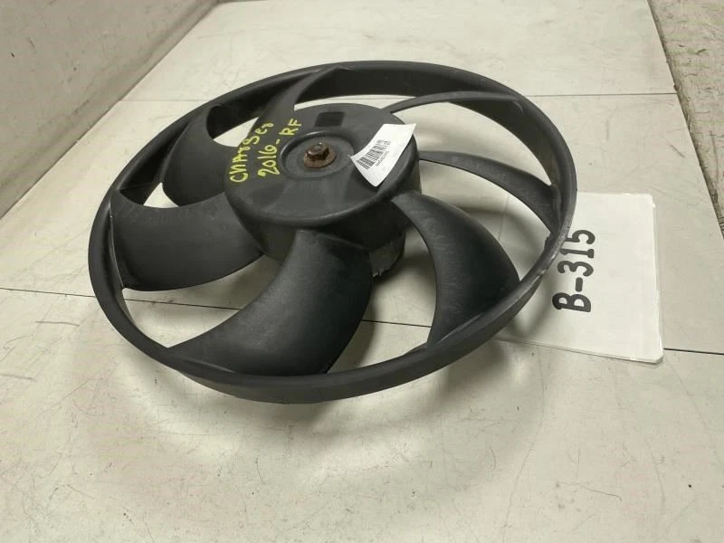 Dodge Charger 2016 ventilador de refrigeración delantero motor OEM+  Foto 3 de 4