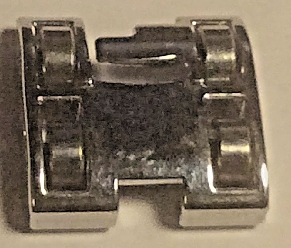 Pie de rodillo que se adapta a la máquina de coser Viking Husqvarna - 412-99 02-45 - Se adapta a 1-7 Foto 4 de 4