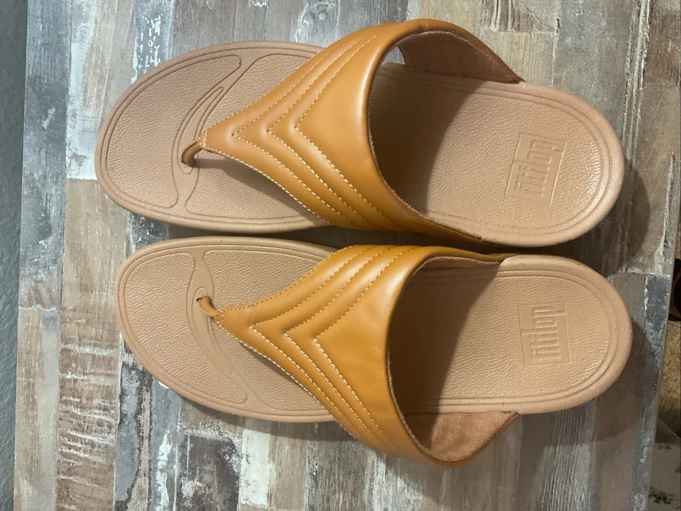 Sandalia Fit Flop para mujer de cuero tostado WALKSTAR chanclas cuña talla 10 Foto 2 de 3