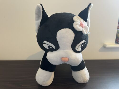 Peluche Hello Kitty Build A Bear Rebecca Bonbon Sanrio Series Boston Terrier - Imagen 4 de 19
