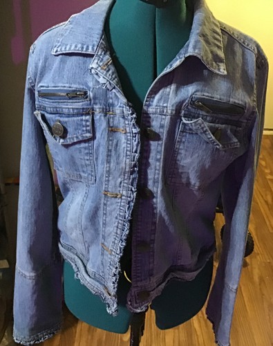 Twenty-Twenty Jean Jacket Med Button front. - Picture 7 of 7