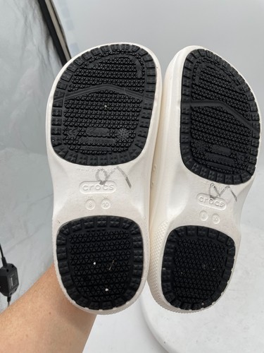 Crocs Clogs Work Shoes Dual Comfort Womens Size Men 8 Women 10 White Slip On - Picture 12 of 14