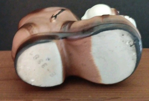 Vintage Enesco Japan little dog on boot ceramic toothpick holder - Picture 5 of 5