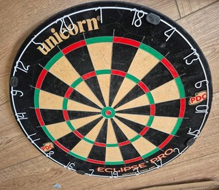 Unicorn Eclipso Pro Dartboard 2 Sets Of Darts And Flights And Stems