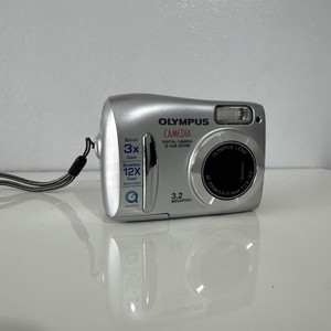 Olympus Digital Camera Camedia D-535 Zoom 3.2MP Silver Tested *Read*