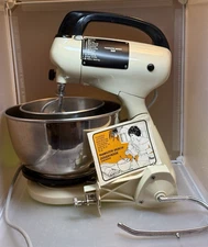 Vintage Scovill Hamilton Beach Model 60 Almond White 10 Speed Stand Mixer Bowl