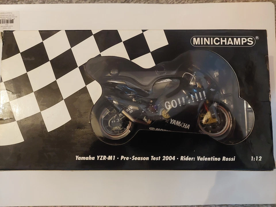 1/12 MINICHAMPS YAMAHA YZR-M1 VALENTINO ROSSI PRE SEASON TEST 2004 - Image 2 of 3