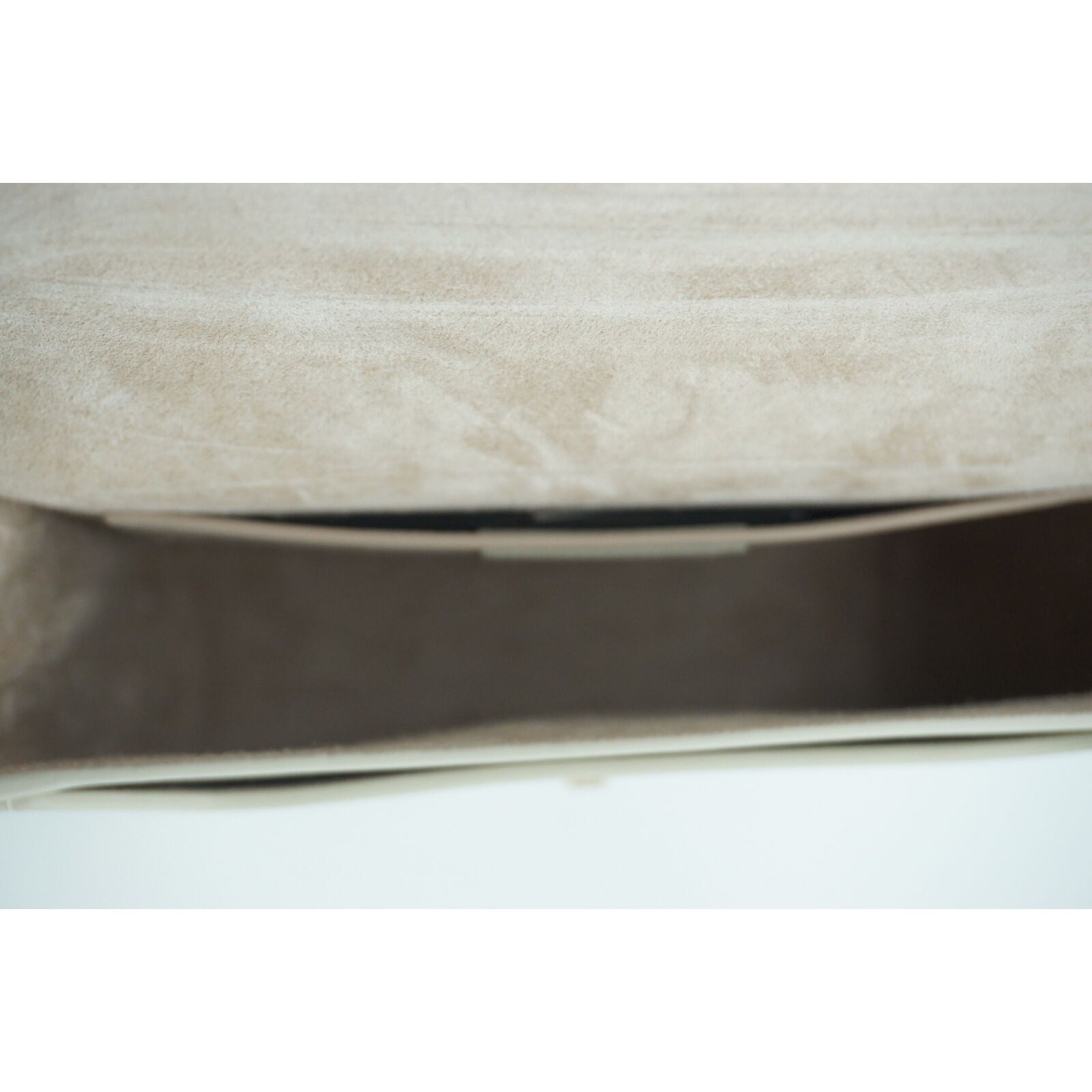 Borsa a tracolla Saint Laurent Off White Betty media in pelle $ 1950 con patta logo