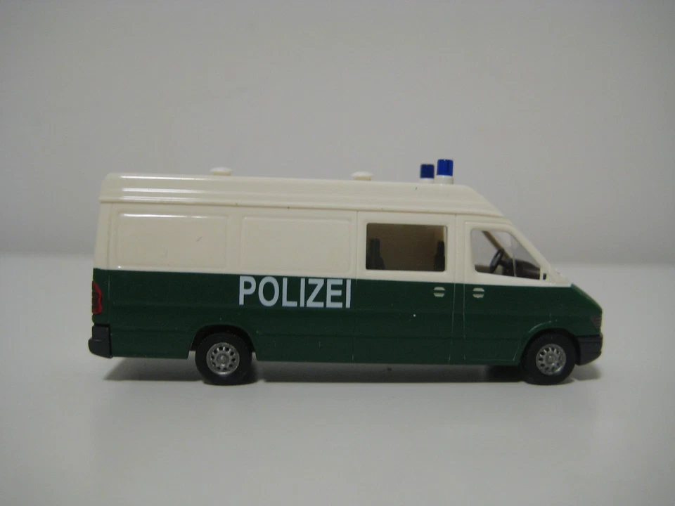 Busch H0 47803 - Furgón de policía Mercedes-Benz Sprinter - Imagen 2 de 4