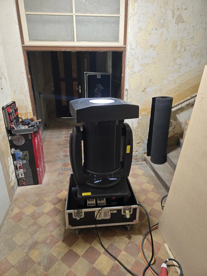 Skybeamer 7000W 7kw Xenon 380V Himmelsstrahler CMY Movinghead Incl Flightcase#1 - Bild 2 von 4