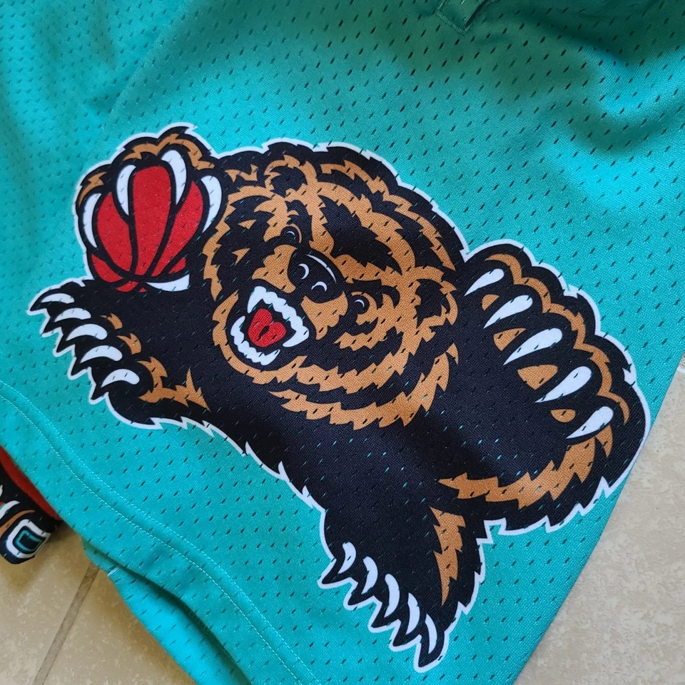 Pantalones cortos Mitchell And Ness 1996-1997 Vancouver Grizzlies Foto 2 de 4