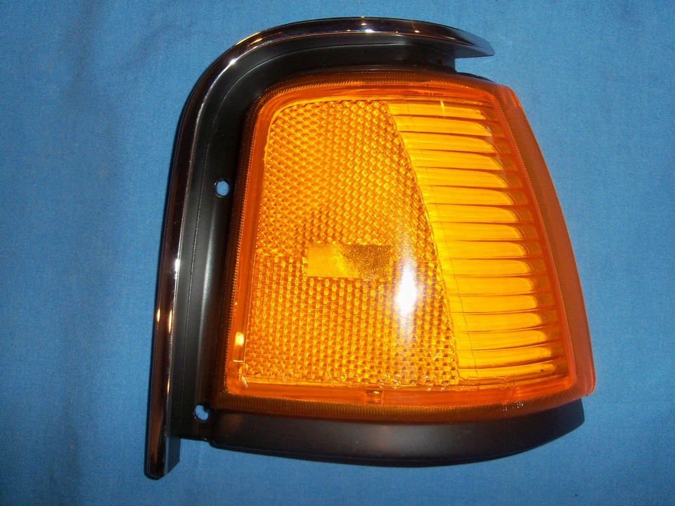 1988 Oldsmobile Olds Firenza Passenger Side Lamp Right Corner Light NOS OEM - Image 2 of 4