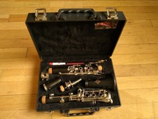Student Bb CLARINET with Case and Accessories  NICE CONDITION