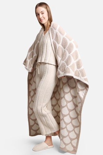 ComfyLuxe Mermaid Scale Pattern Throw Blanket - Picture 5 of 14