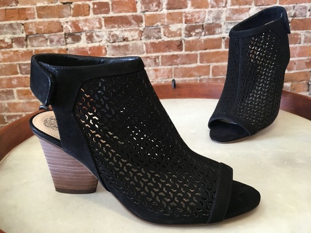 Vince Camuto Black Perforated Leather Dastana Peep-toe Sandal 8 Sale for sale online