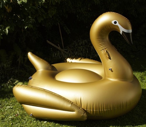 XXL aufblasbar Schwimmtier / Luftmatratze  goldener Schwan ~190x170x130cm - Bild 6 von 9