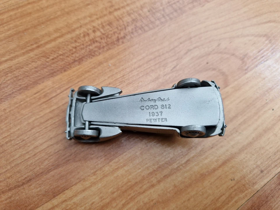 DANBURY MINT CLASSIC 1937 CORD 812 PEWTER REPLICA MODEL CAR - Image 3 of 3