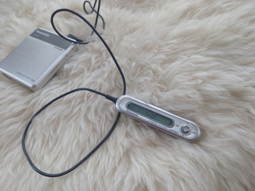Panasonic SJ-MJ100 Portable MD Player MiniDisc mdlp silver VGC WITH REMOTE - Picture 4 of 9