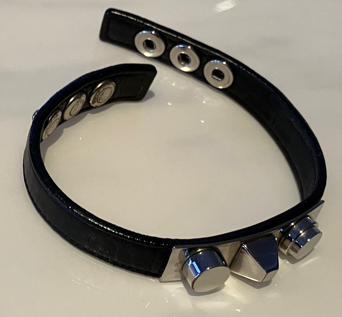 ブレスレット SAINT LAURENT  Bracelets Women Leather Black/Silver Saint Laurent Black Leather Nero Silver-Studded Cuff