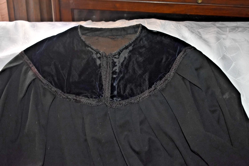 Vêtement ancien:Longue et ample cape drap noir - Photo 2/4