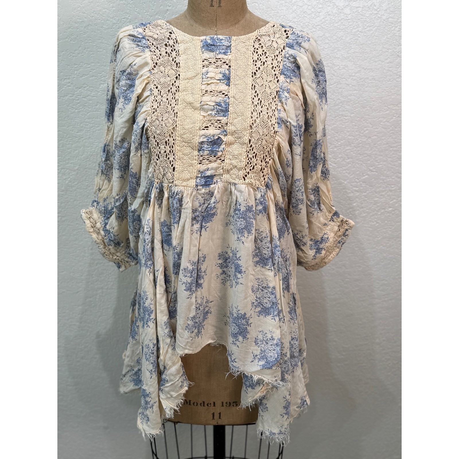 A Rare Bird Women's Blue White Parlor Lightweight Shirt One Size NWT