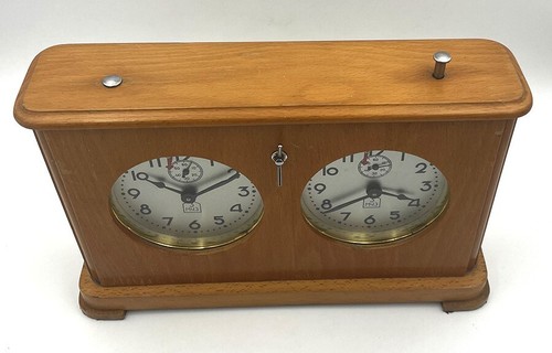 3-MCHZ (JANTAR YANTAR) VINTAGE USSR HOLZ SCHACHUHR 4-57 - Bild 2 von 13