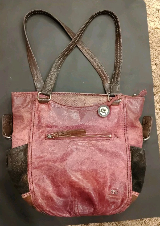 Bolso de Hombro The Sak Cuero Borgoña/Marrón Gamuza Metálica Superior Cremallera B38 Foto 2 de 4