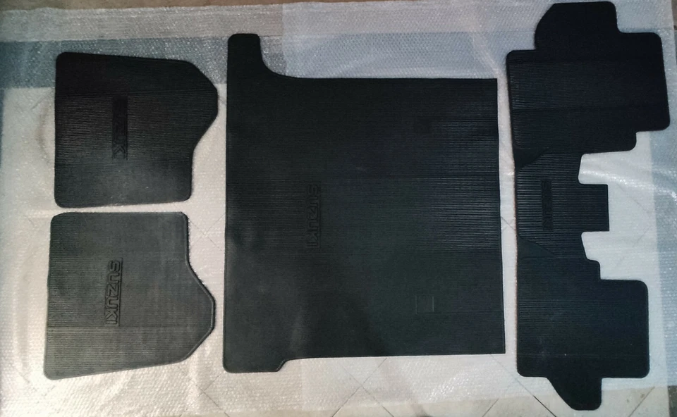 Alfombrillas interiores SUZUKI JIMNY SIERRA SJ413 SJ410 SAMURAI Foto 2 de 4