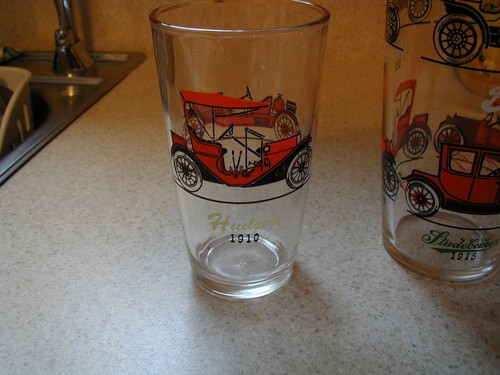 VINTAGE HAZEL ATLAS 24 OZ GLASS SHAKER W/O LID AND TUMBLER ANTIQUE CARS 1900'S - Picture 4 of 9