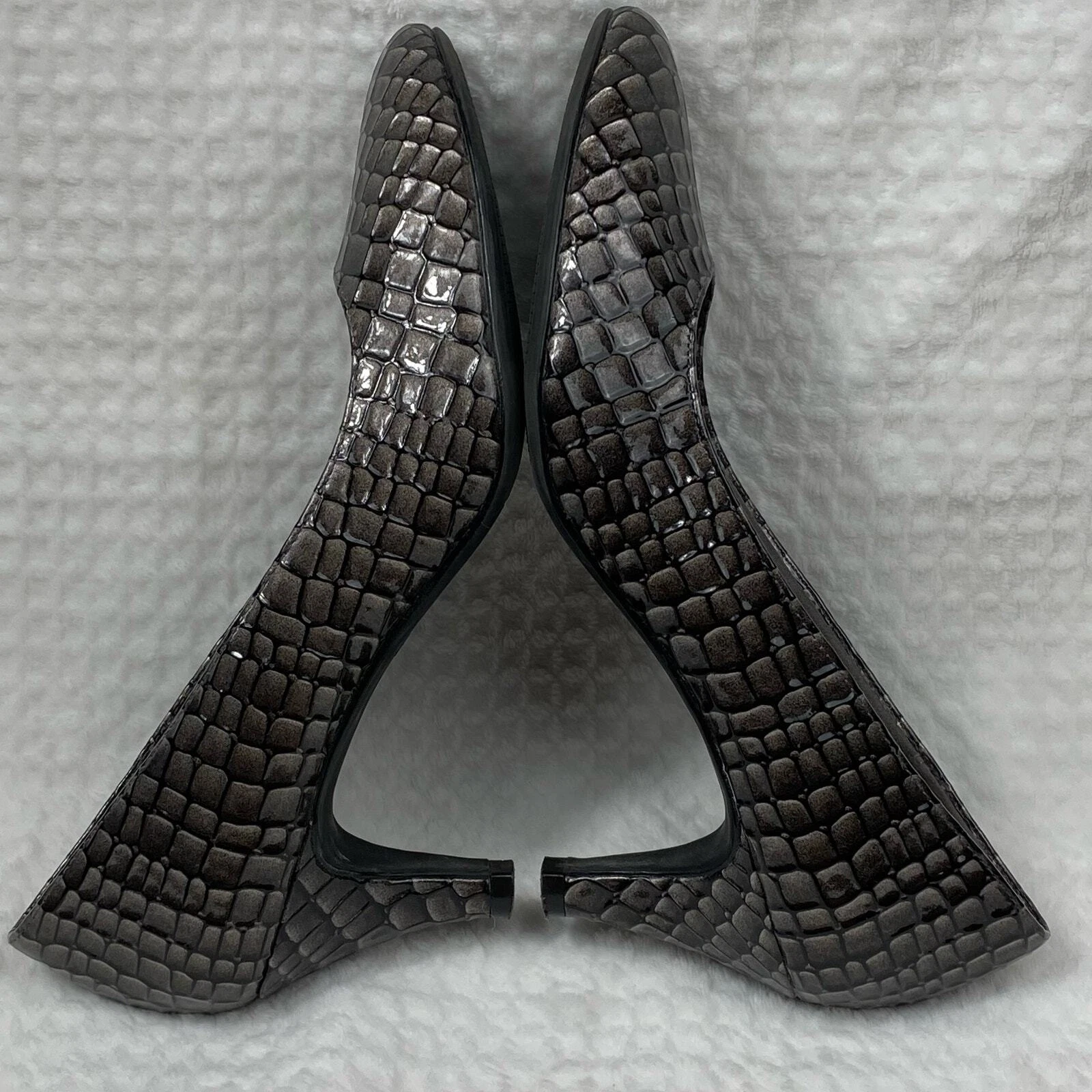 Scarpe décolleté Coach & Four Heels taglia 8 5 grigie stampa coccodrillo finta punta mandorla carriera ufficio