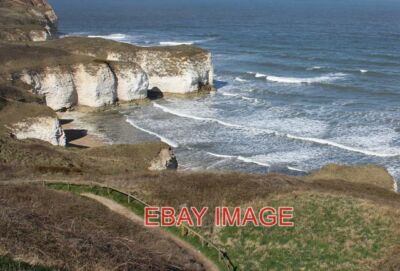 PHOTO  TIDE IN AT SELWICKS BAY THE DISTINCTIVE WHITE CHALK CLIFFS WITH THEIR HOR