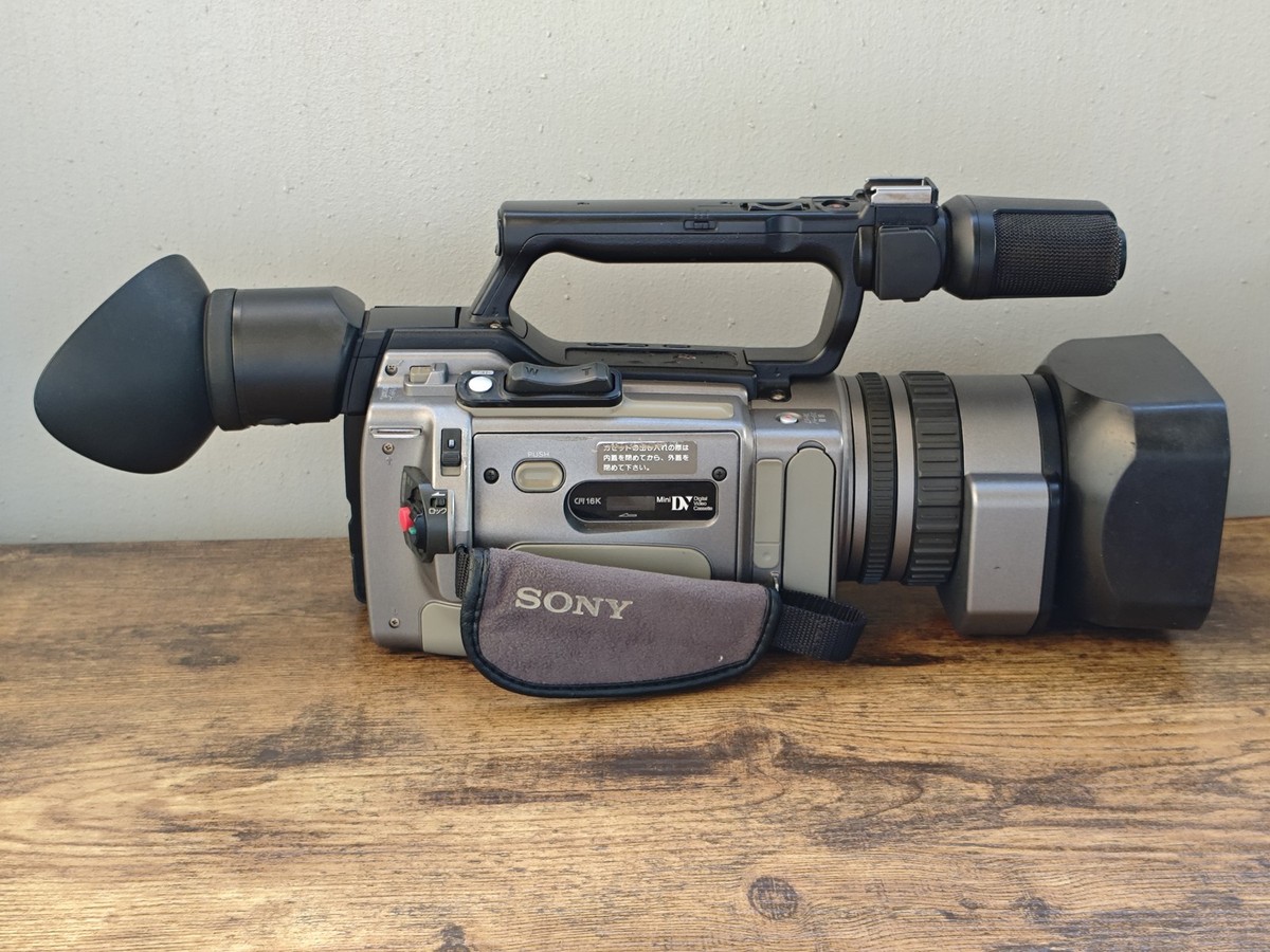 SONY DCR VX2100 DVビデオカメラ DCR-VX2100 特長 : 操作性 | デジタルビデオカメラ Handycam