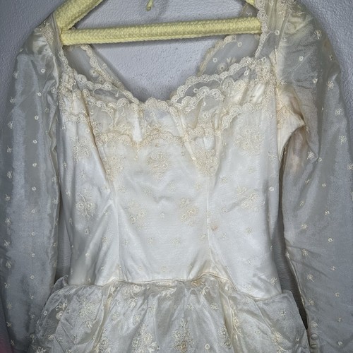Vintage Tiered Floral Lace Wedding Dress Long Sleeves With Train Buttons Flaws - Picture 3 of 12