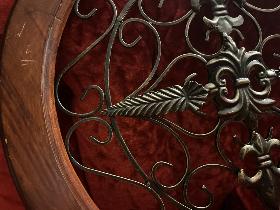 Винтажная викторианская круглая декоративная деревянная вешалка для настенного искусства 17 x 17 дюймов с цветочным рисунком - Изображение 3 из 4