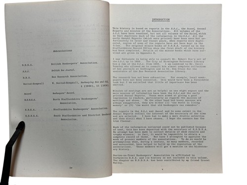 John W Whiston / HISTORY OF THE STAFFORDSHIRE BEEKEEPERS' ASSOCIATIONS 1876-1976 - Imagen 4 de 4
