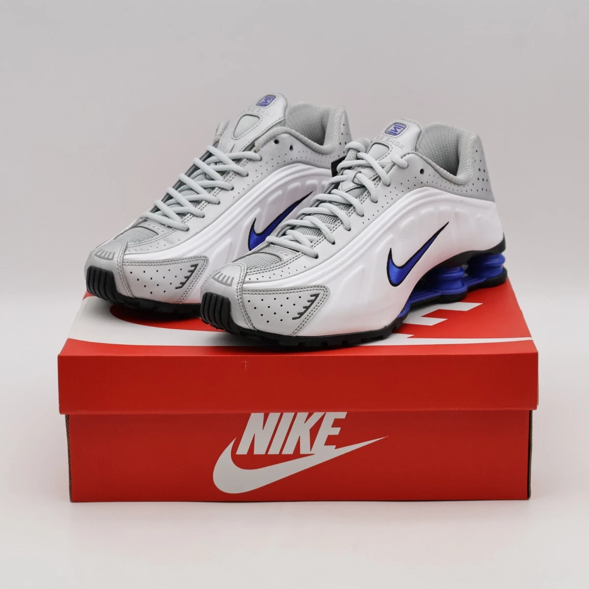 RARE Nike Men’s Shox R4 White Metallic Silver‎ Shoes Size 9 Nike: White & Silver Shox R4 Sneakers | SSENSE main image 3