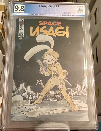 SPACE USAGI #1! MOMOKO Foil Cover PGX 9.8! Stan Sakai Dogu Yojimbo LTD 500! - Foto 1 di 9