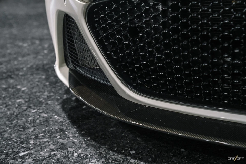 Aston Martin DBS Superleggera Carbon Everything 2019, emblemas forjados Foto 3 de 4