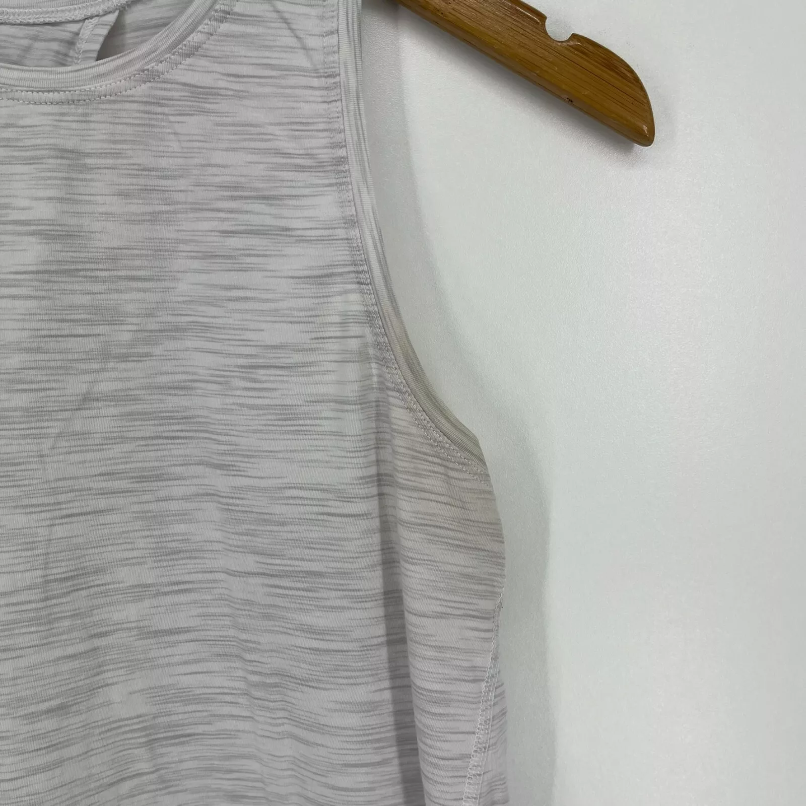 lululemon sleeveless open back yoga gym logo tank-top