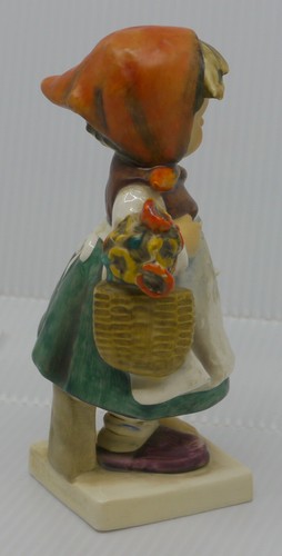 VINTAGE GOEBEL HUMMEL FIGURINE WEARY WANDERER No. 204 TMK4, VERY CUTE - Picture 4 of 5