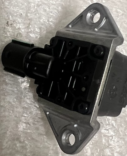 2014-2015 Jeeo Grand Cherokee Rear View Back-Up Camera 68137943 OE - Picture 2 of 2