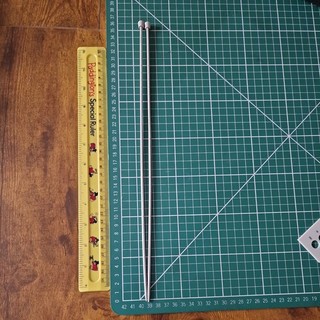 Vintage Used Pair of size 10 size 3.25mm Knitting Needles 35cm