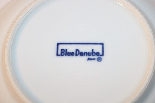 Vintage BLUE DANUBE 9 1/4” Serving Bowl, Blue Onion Pattern, Scalloped Edges - Picture 8 of 9